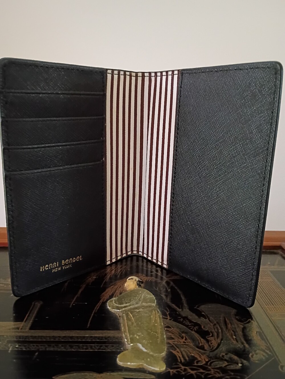 Henri Bendel West 57th Tropical Parrot Passport Cover Holder - Picture 3 of 5